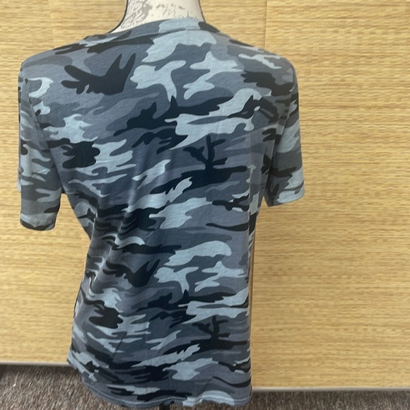 Lace up camo shirt - Picture 2 of 2